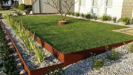 CORTEN STEEL GARDEN EDGING 103mm wide x 2.99 Metre's long (Pack of 6)
